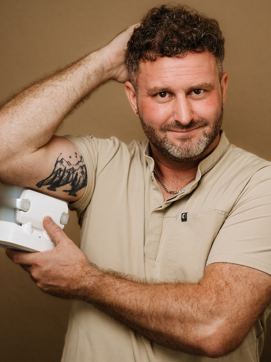 Matthias Nöcker mit dem Kryolipolyse-Applikator
